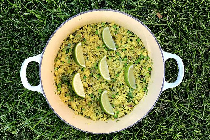 arroz pilaf con curry y guisantes